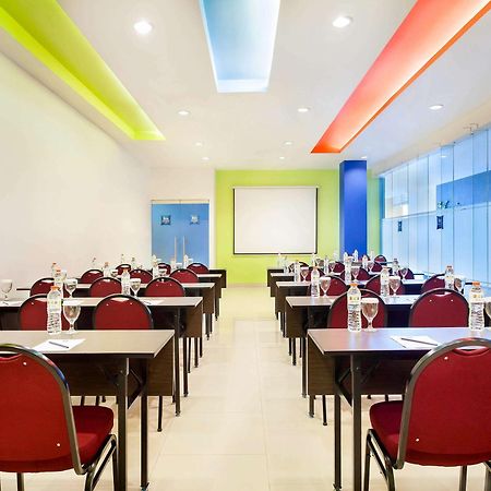 Ibis Budget Jakarta Cikini Exteriör bild