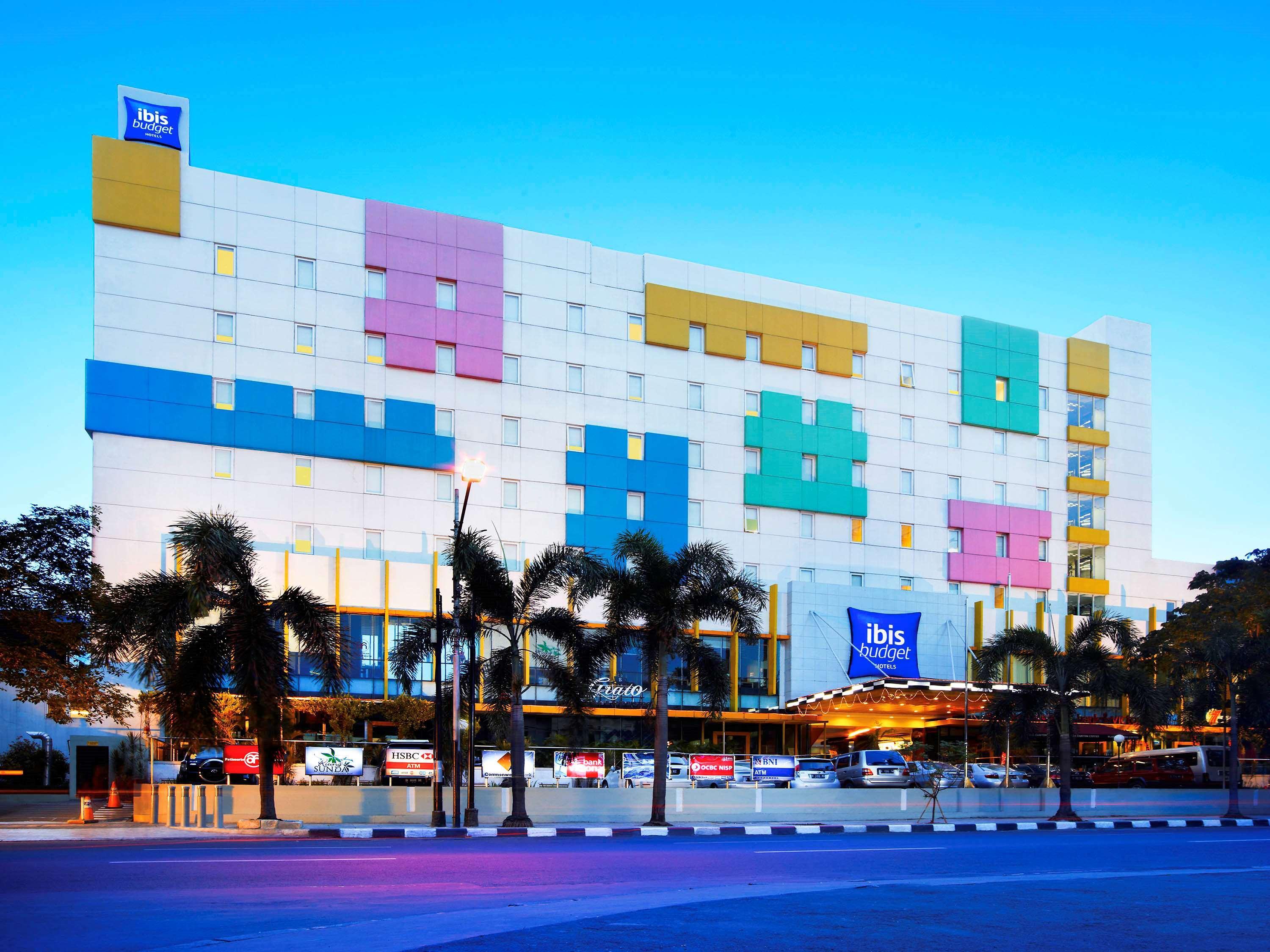 Ibis Budget Jakarta Cikini Exteriör bild