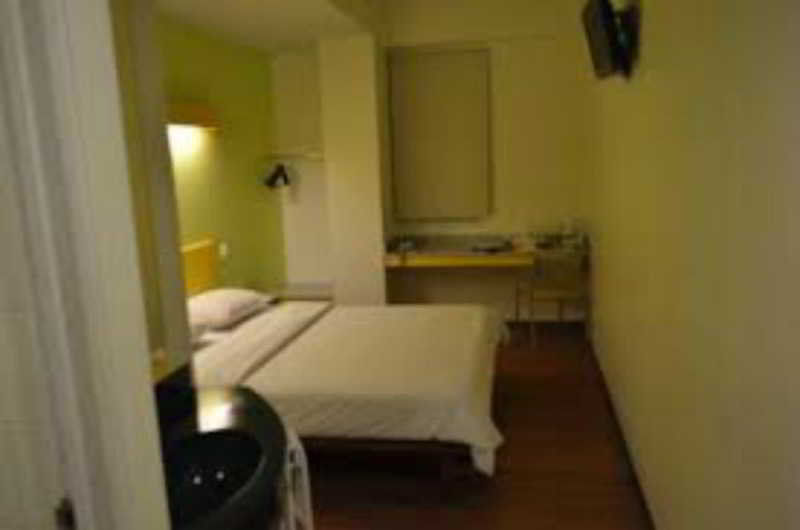 Ibis Budget Jakarta Cikini Exteriör bild