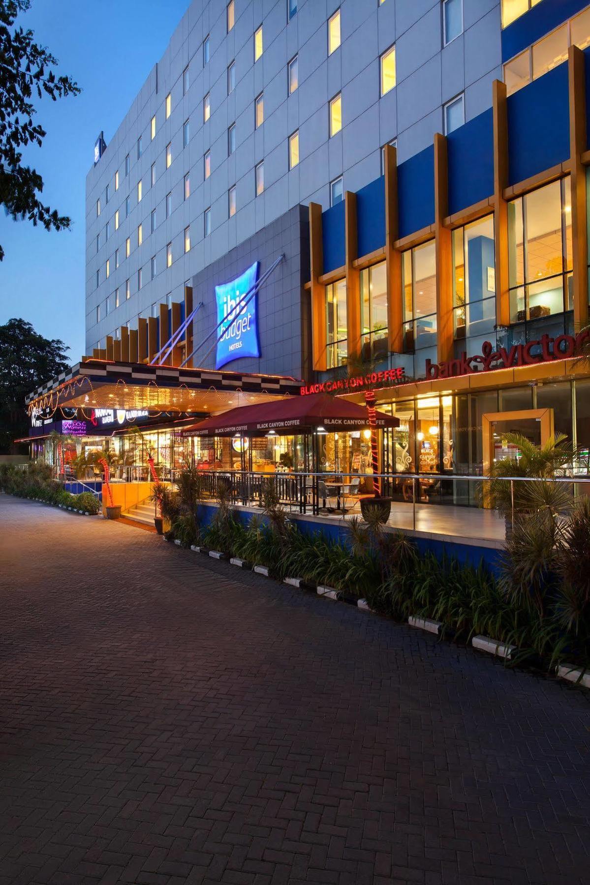 Ibis Budget Jakarta Cikini Exteriör bild