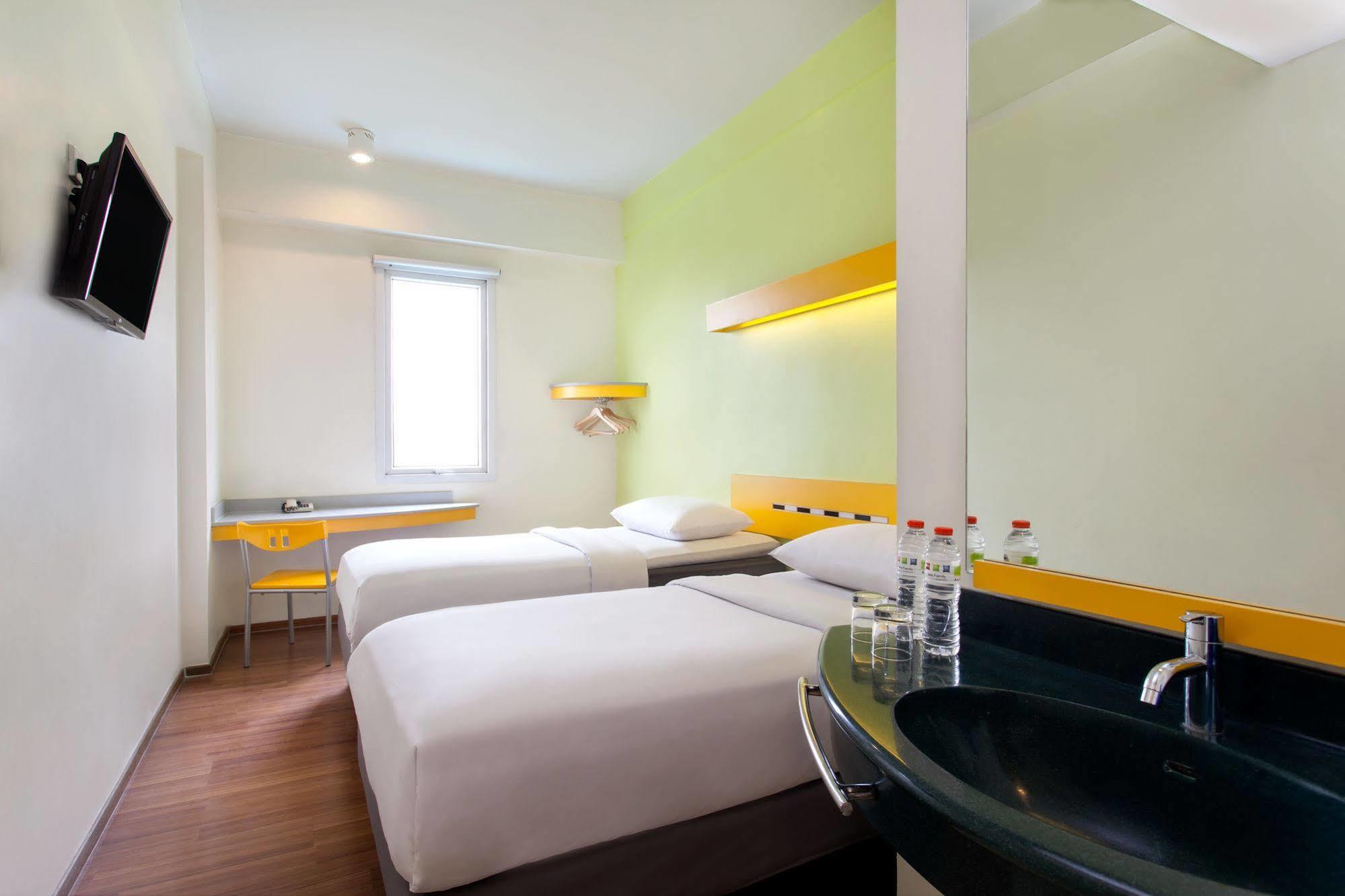 Ibis Budget Jakarta Cikini Exteriör bild