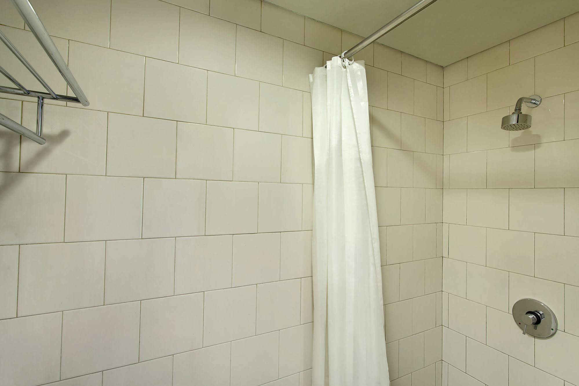 Ibis Budget Jakarta Cikini Exteriör bild