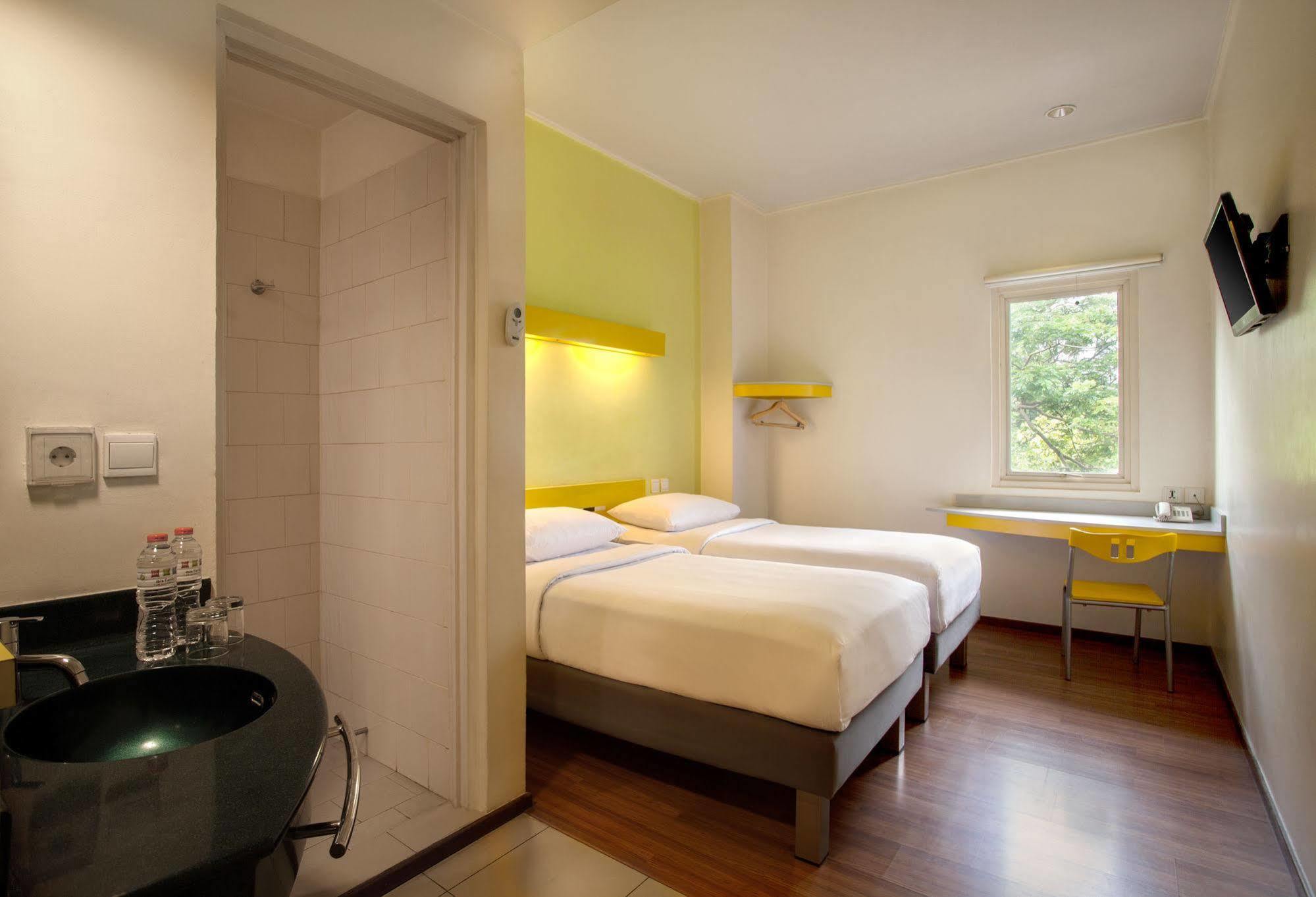 Ibis Budget Jakarta Cikini Exteriör bild
