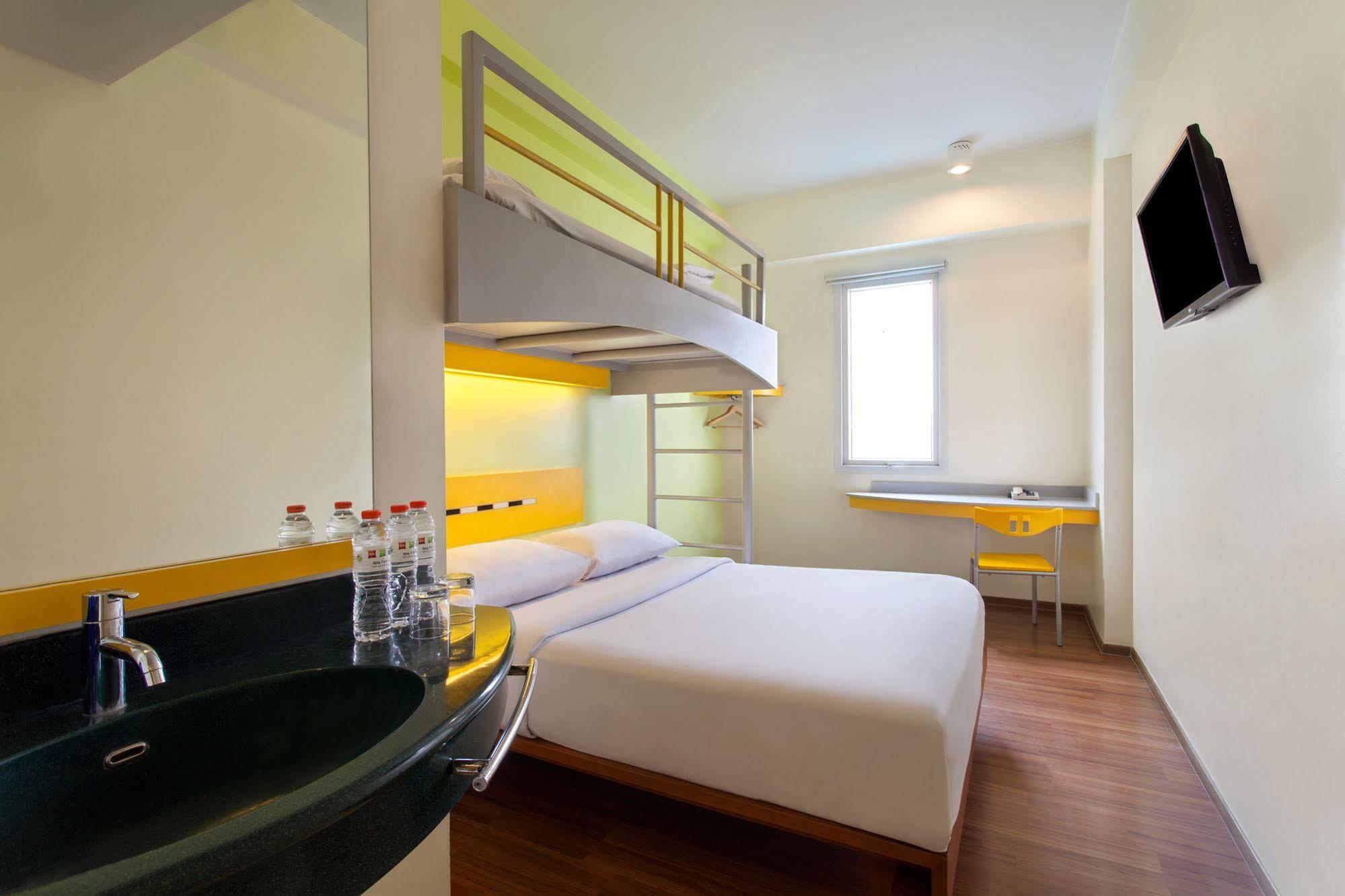 Ibis Budget Jakarta Cikini Exteriör bild