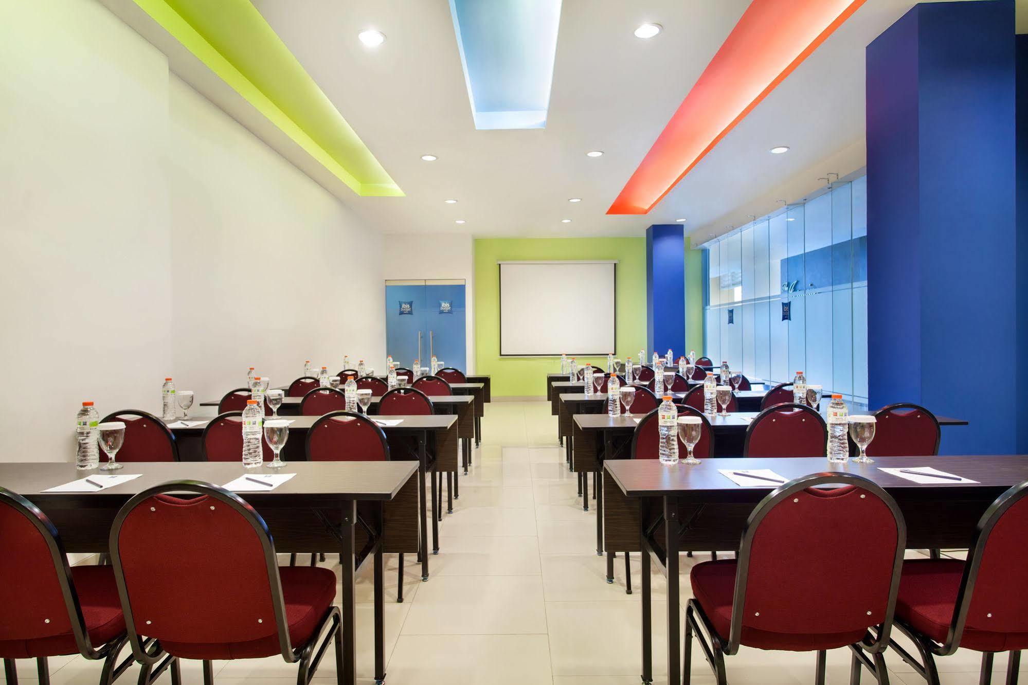 Ibis Budget Jakarta Cikini Exteriör bild