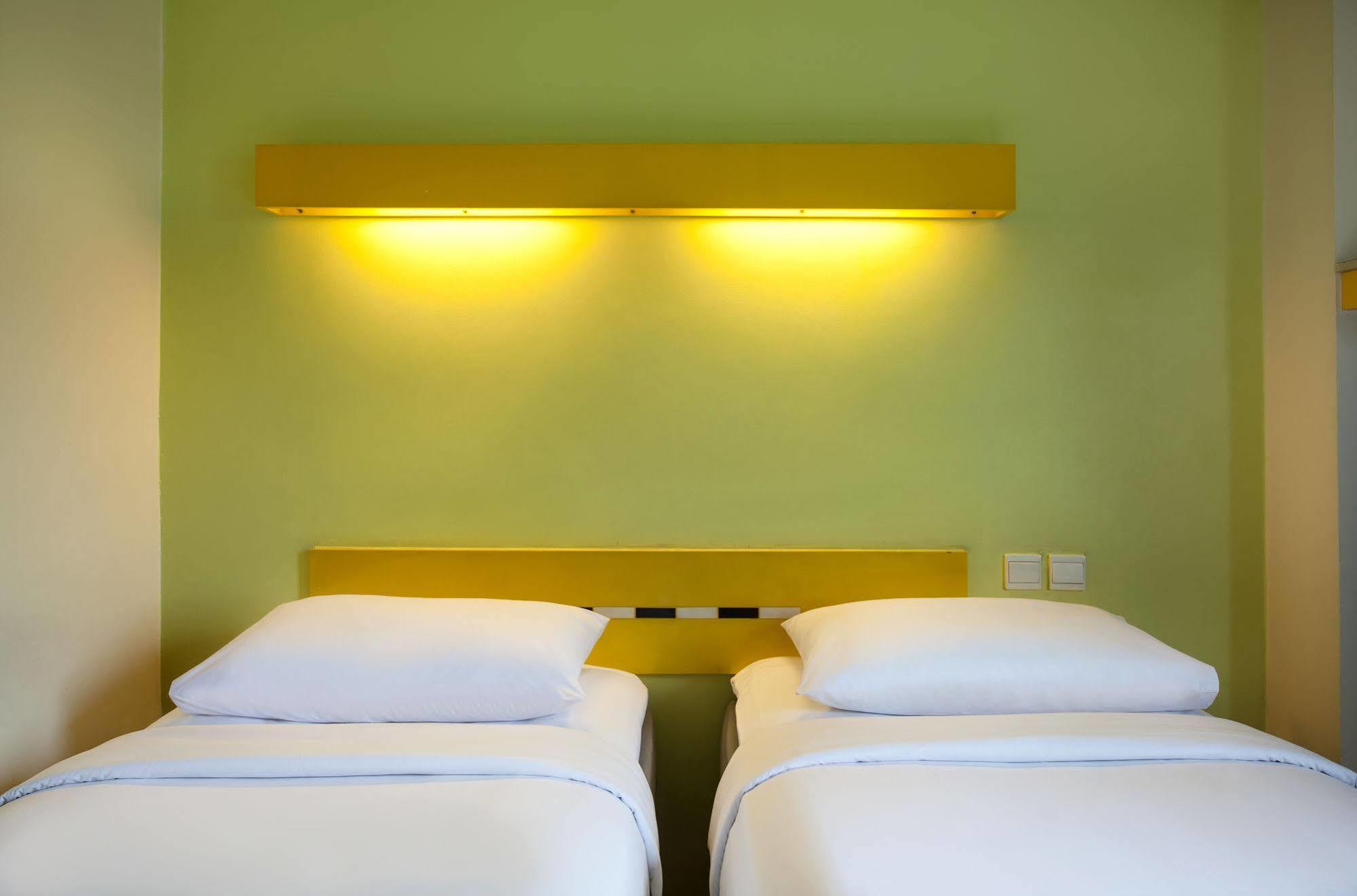 Ibis Budget Jakarta Cikini Exteriör bild