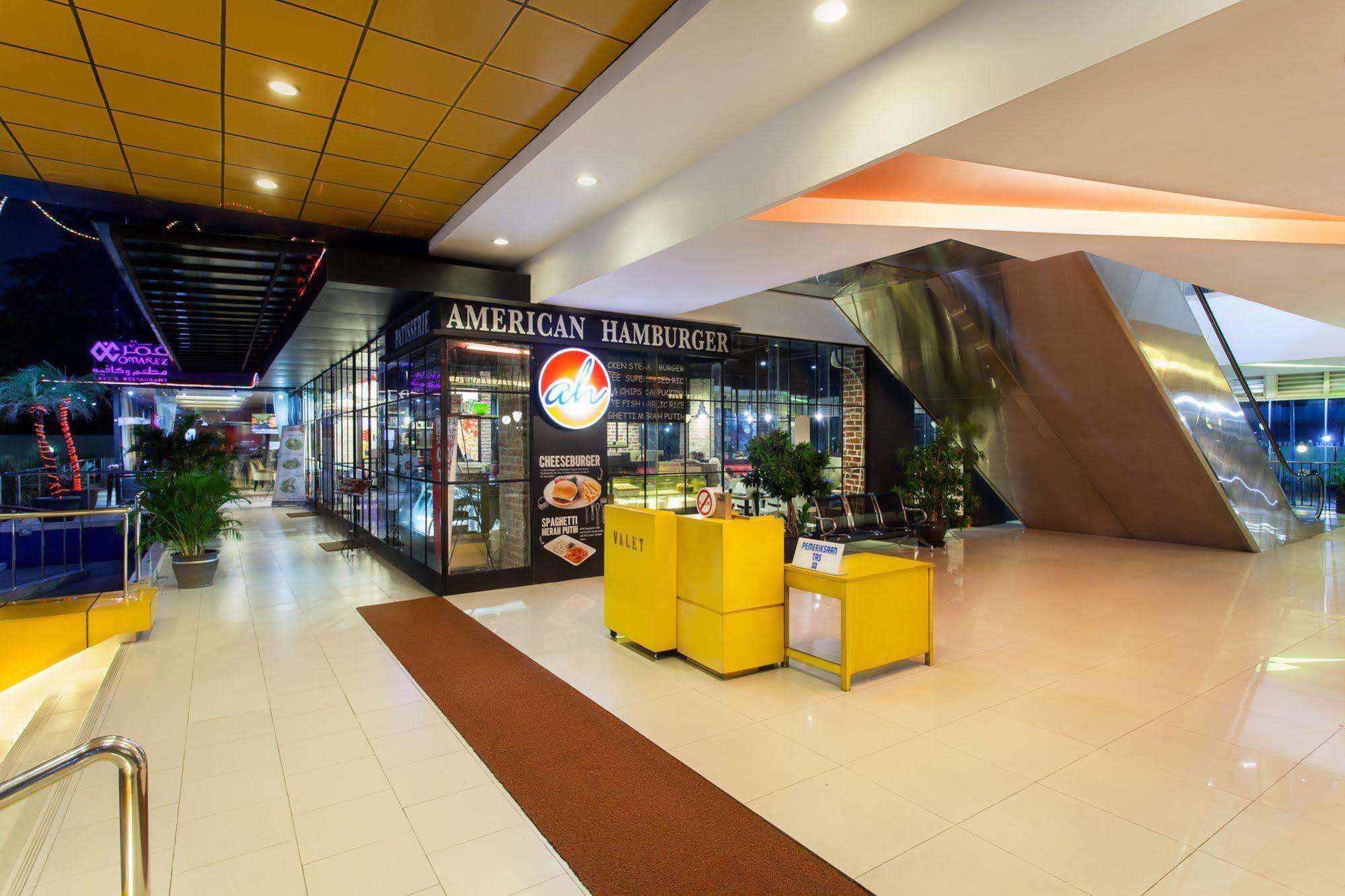 Ibis Budget Jakarta Cikini Exteriör bild
